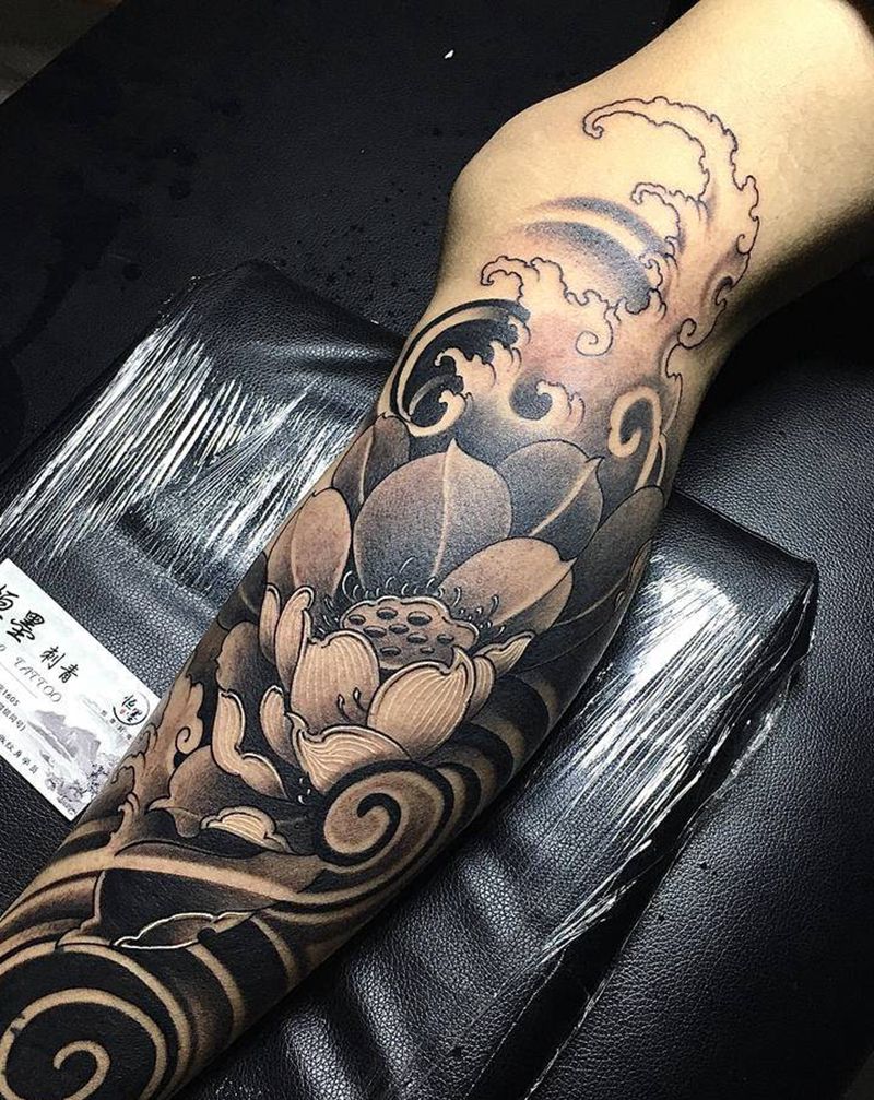 小腿荷花遮盖纹身图片_腿部新传统纹身图案