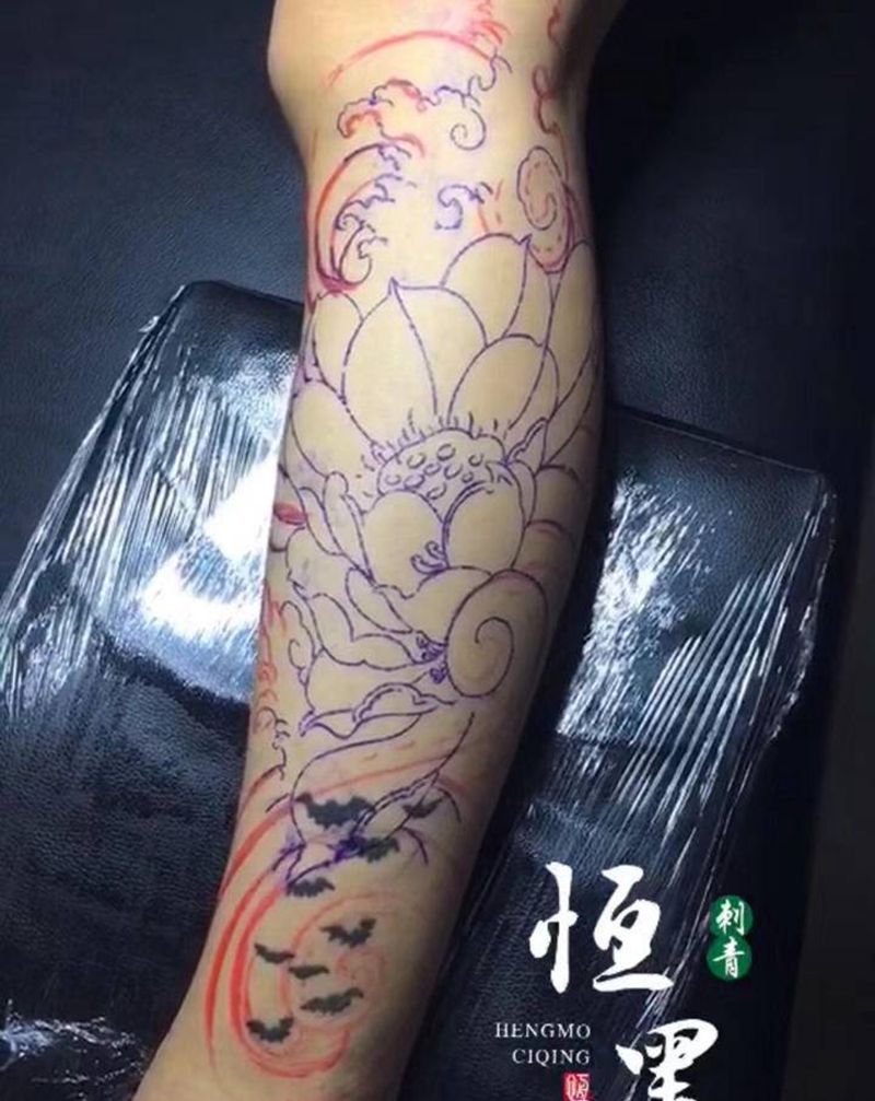 小腿荷花纹身图片_腿部新传统纹身图案