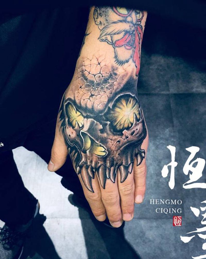 骷髅纹身图片_手部新传统纹身图案