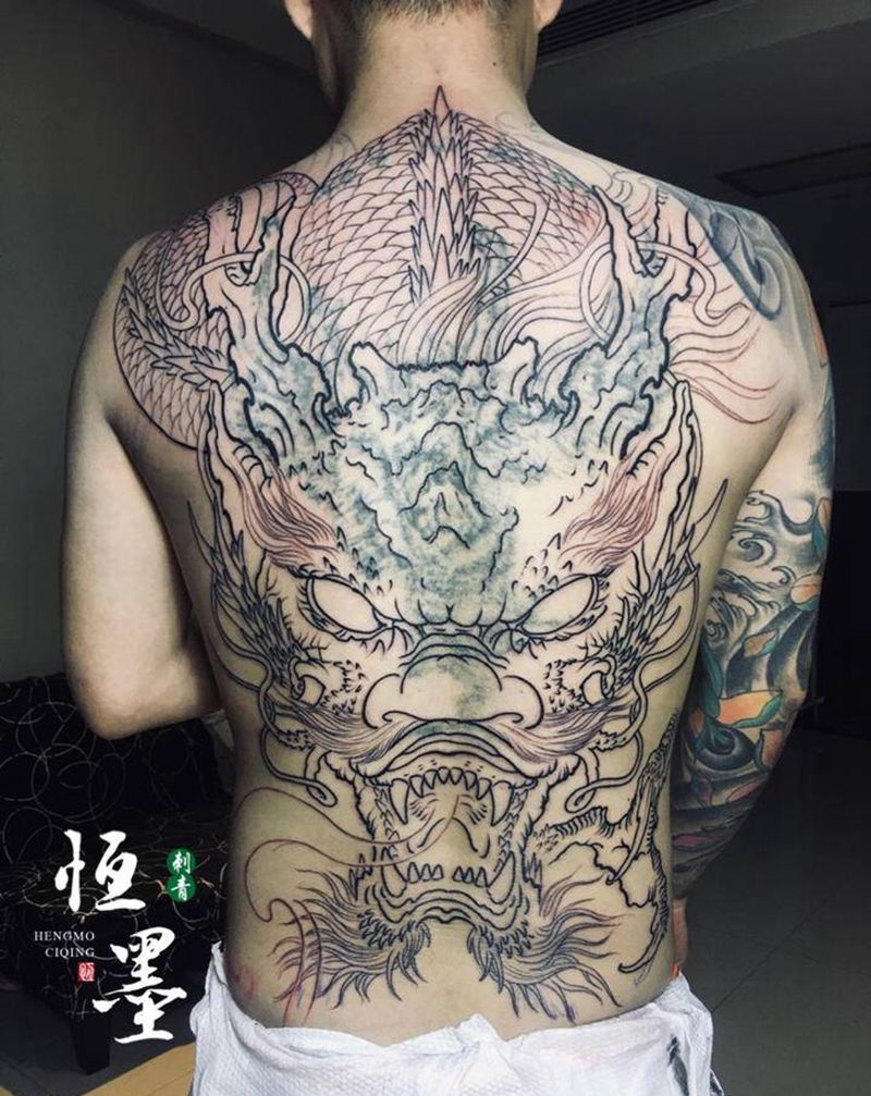 满背龙纹身图片_背部新传统老传统纹身图案