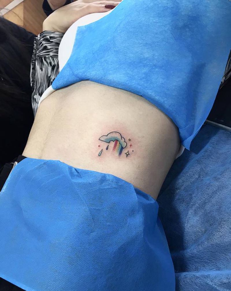 彩虹雨纹身图片_腹部水彩纹身图案