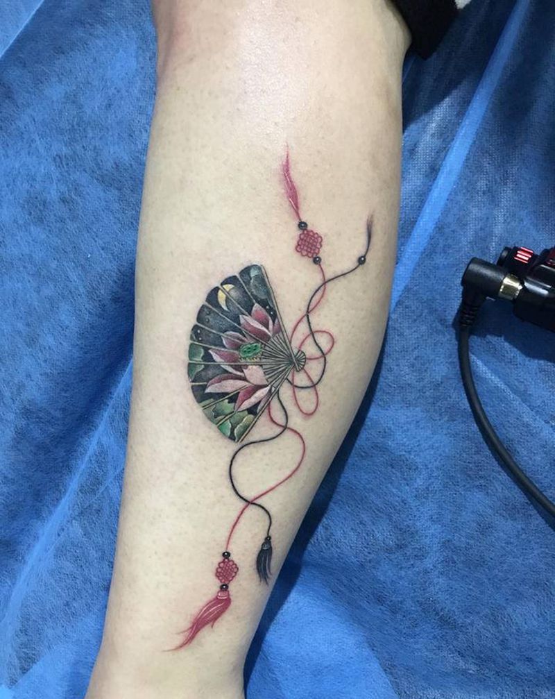 折扇纹身图片_腿部新传统遮盖纹身图案