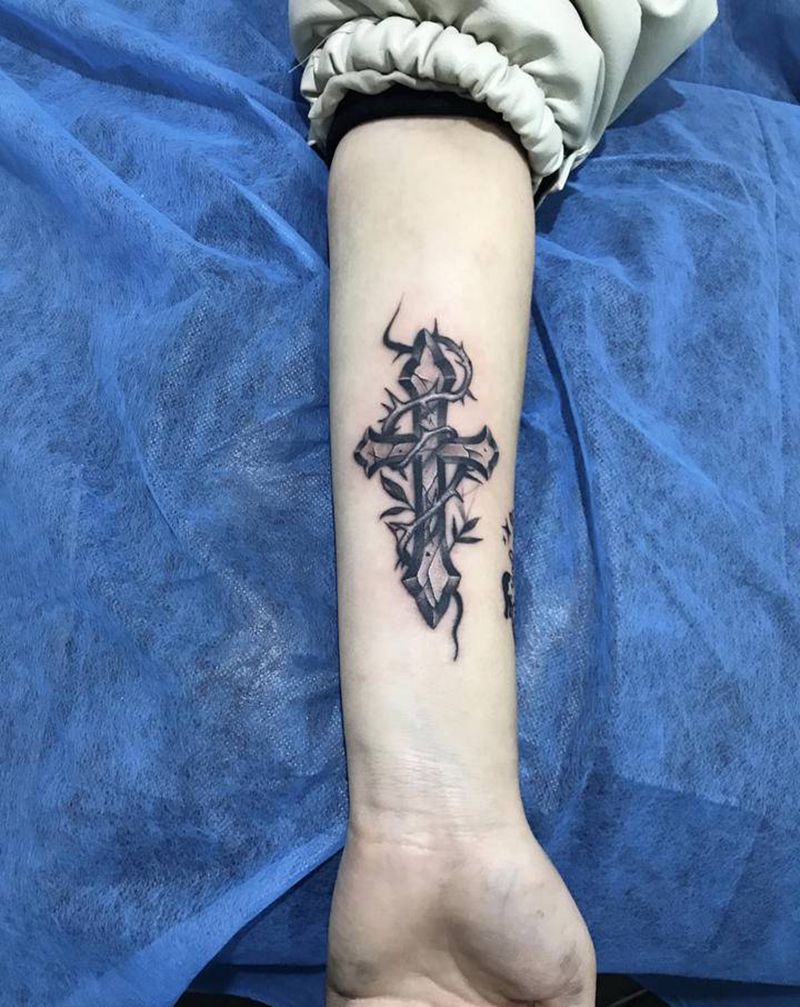 十字架纹身图片_手臂图腾点刺纹身图案