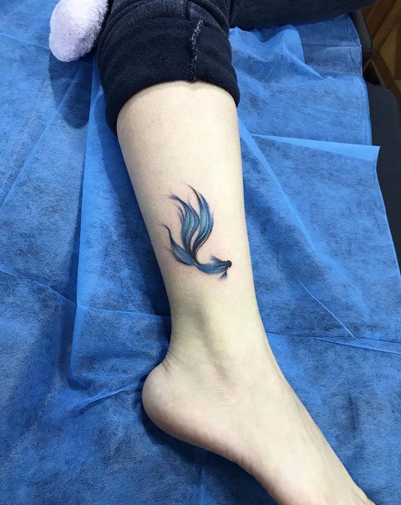 金鱼纹身图片_腿部水墨水彩纹身图案