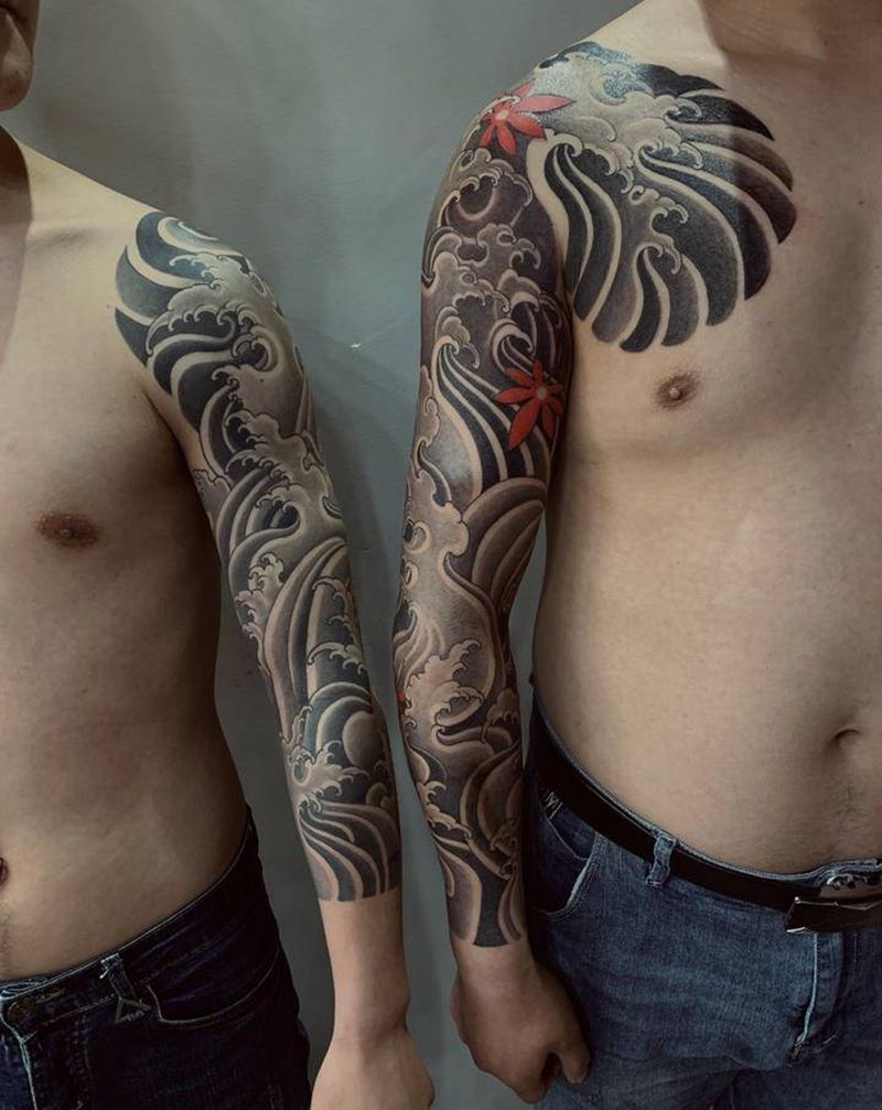 水浪花臂纹身图片_手臂老传统纹身图案