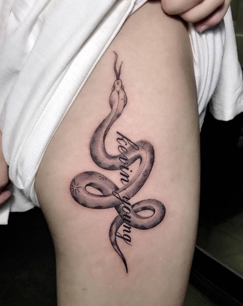 大腿蛇纹身图片_腿部欧美写实图腾蛇纹身图案