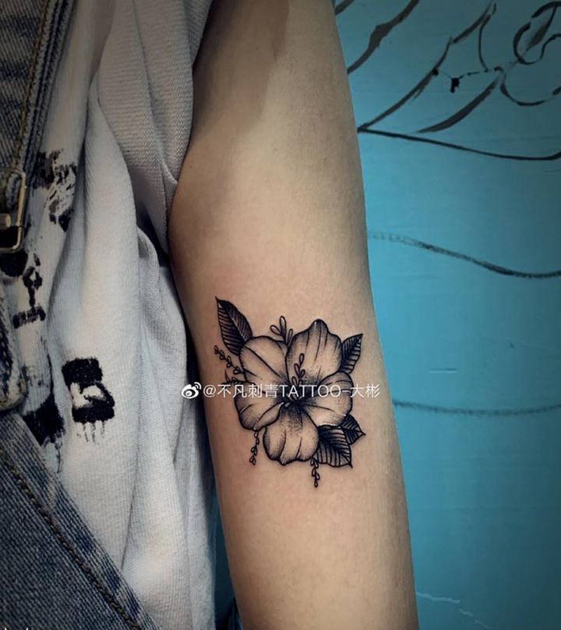 素花纹身图片_手臂点刺素花纹身图案