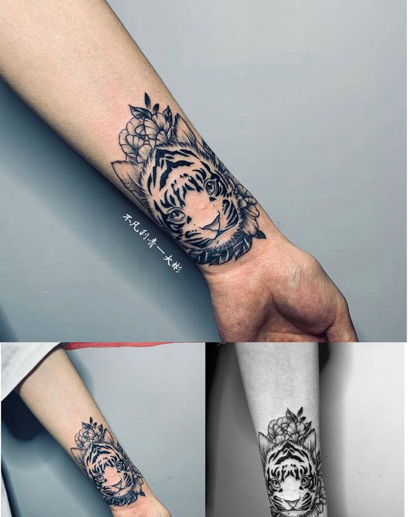 小老虎➕素花遮盖纹身图片_手部手臂点刺素花纹身图案