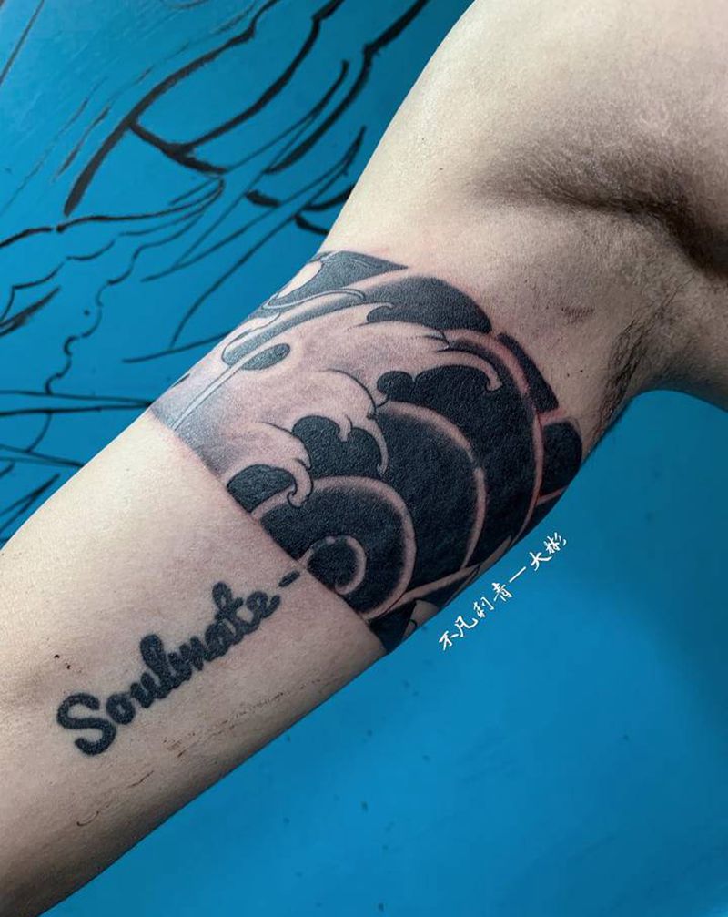 原创设计，臂环遮盖字母纹身图片_臀部新传统原创鱼遮盖纹身图案