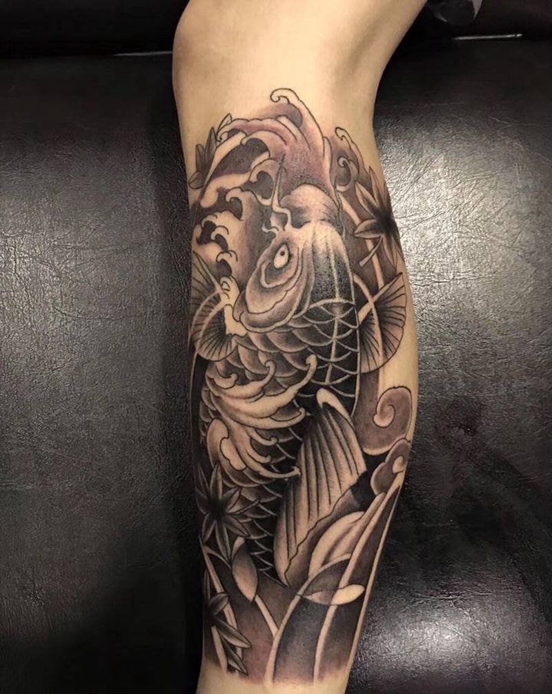 鲤鱼纹身图片_腿部新传统纹身图案