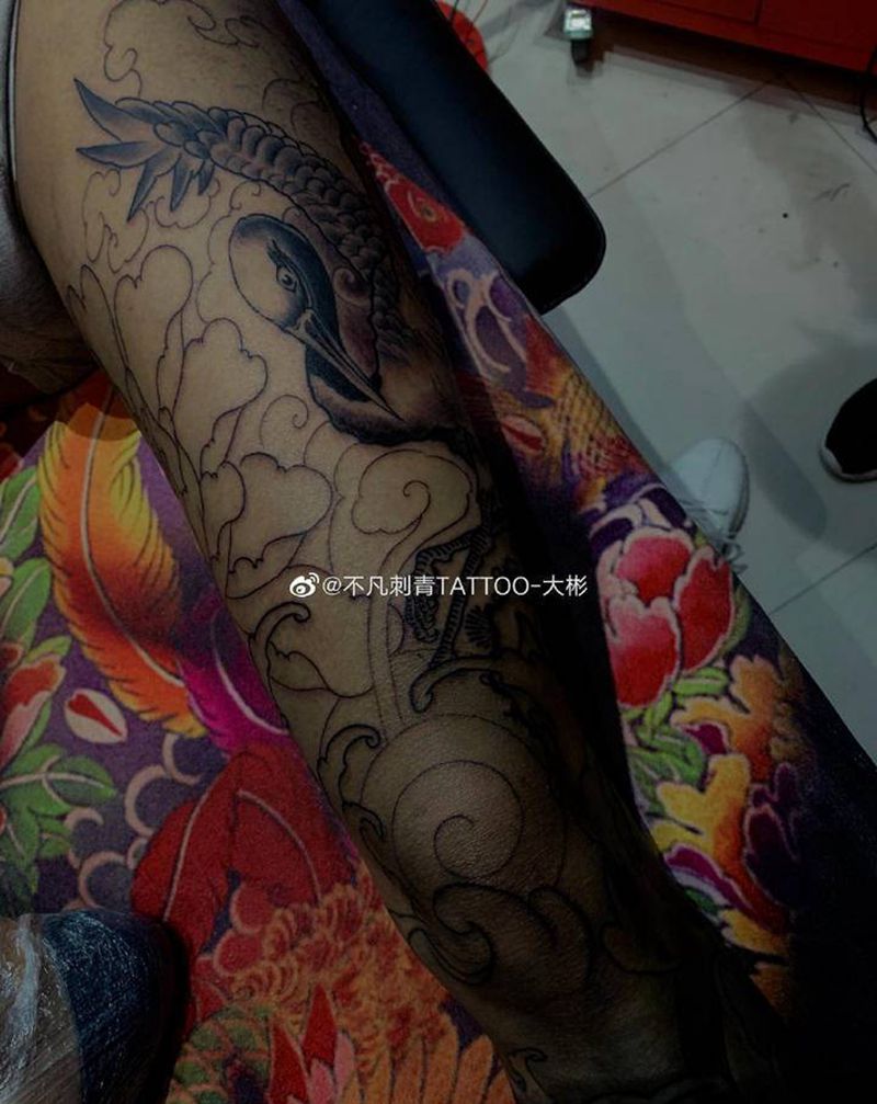 鹤纹身图片_腿部新传统纹身图案