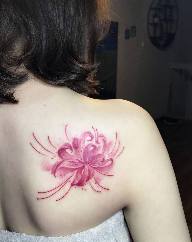 彼岸花纹身图片_背部水彩水墨纹身图案