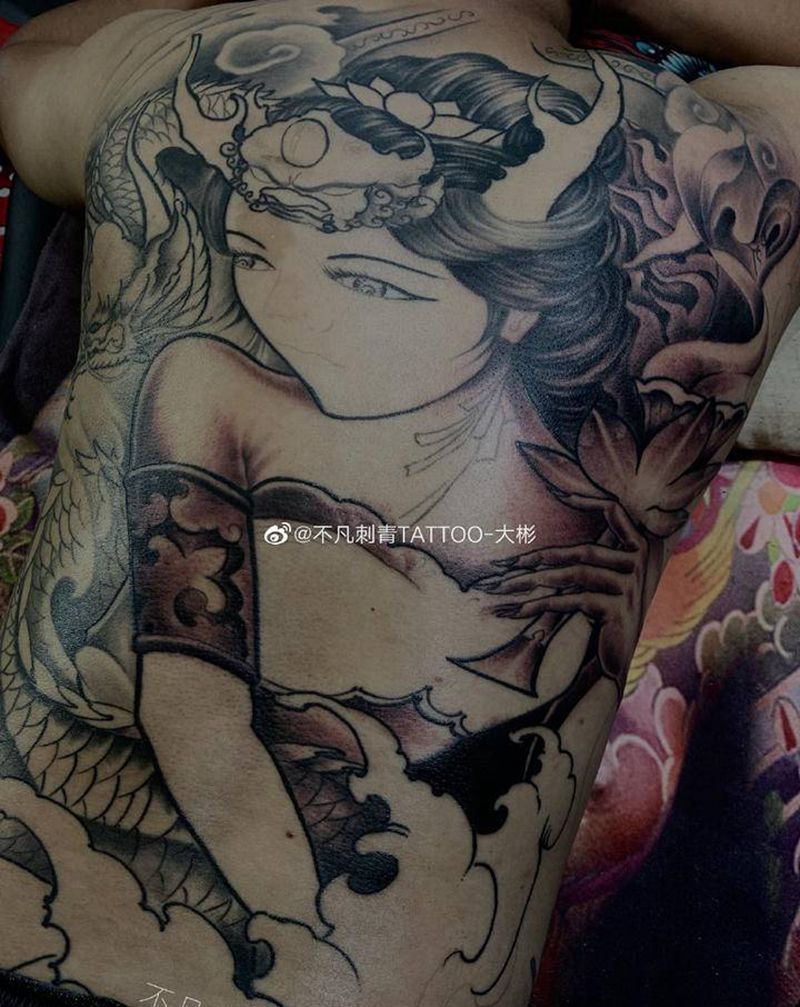 龙女，未完成纹身图片_背部新传统纹身图案