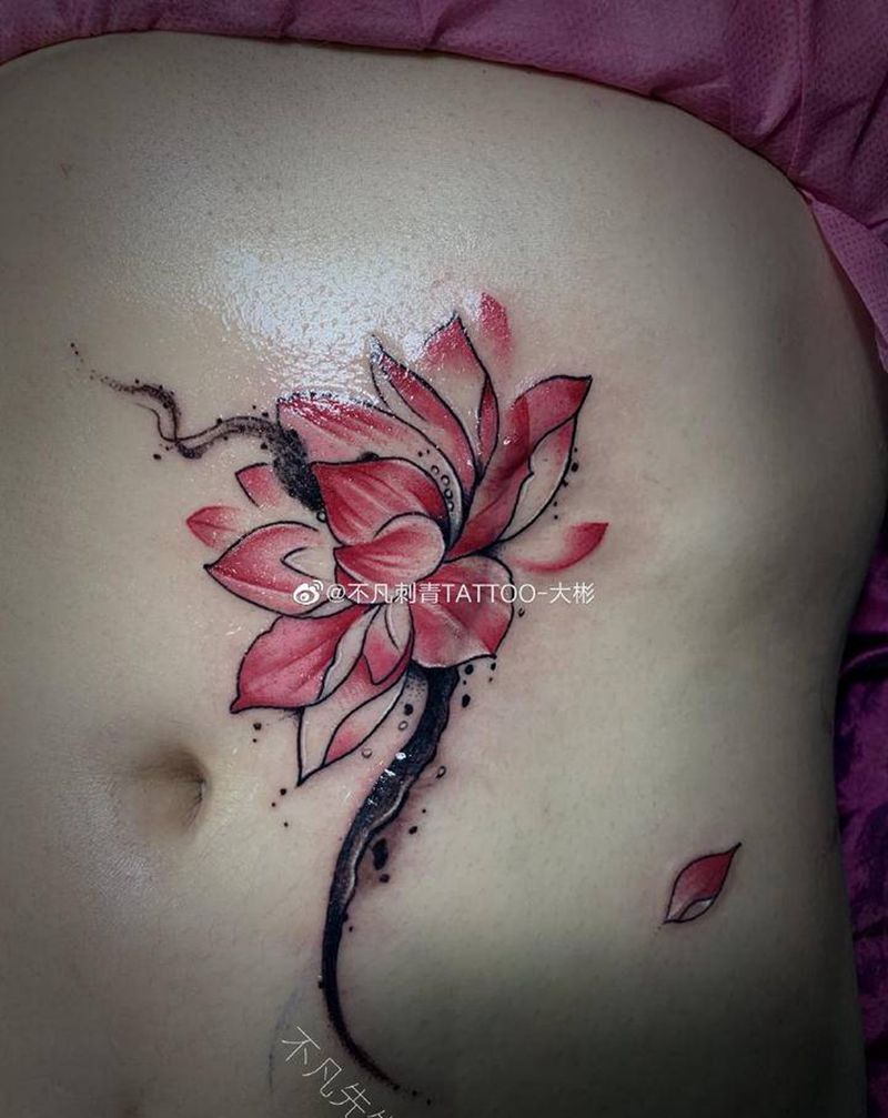 莲花，手术疤痕遮盖纹身图片_腹部腰部新传统水墨莲花纹身图案