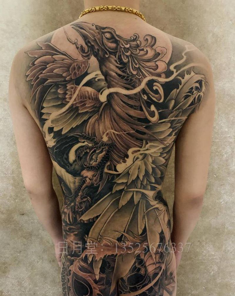 满背凤凰纹身图片_背部新传统纹身图案