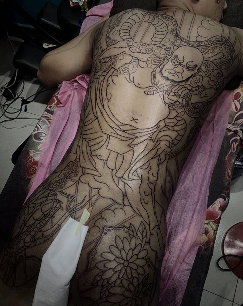 花和尚鲁智深纹身图片_臀部背部新传统鲁智深纹身图案