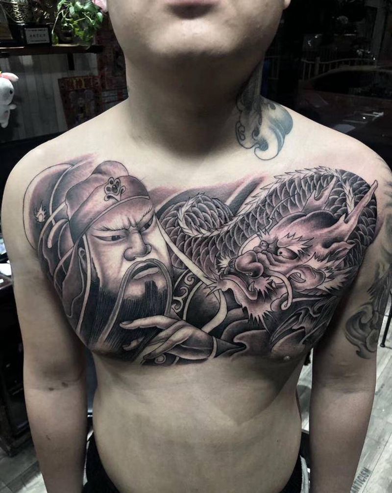 半胛纹身图片_胸部纹身图案