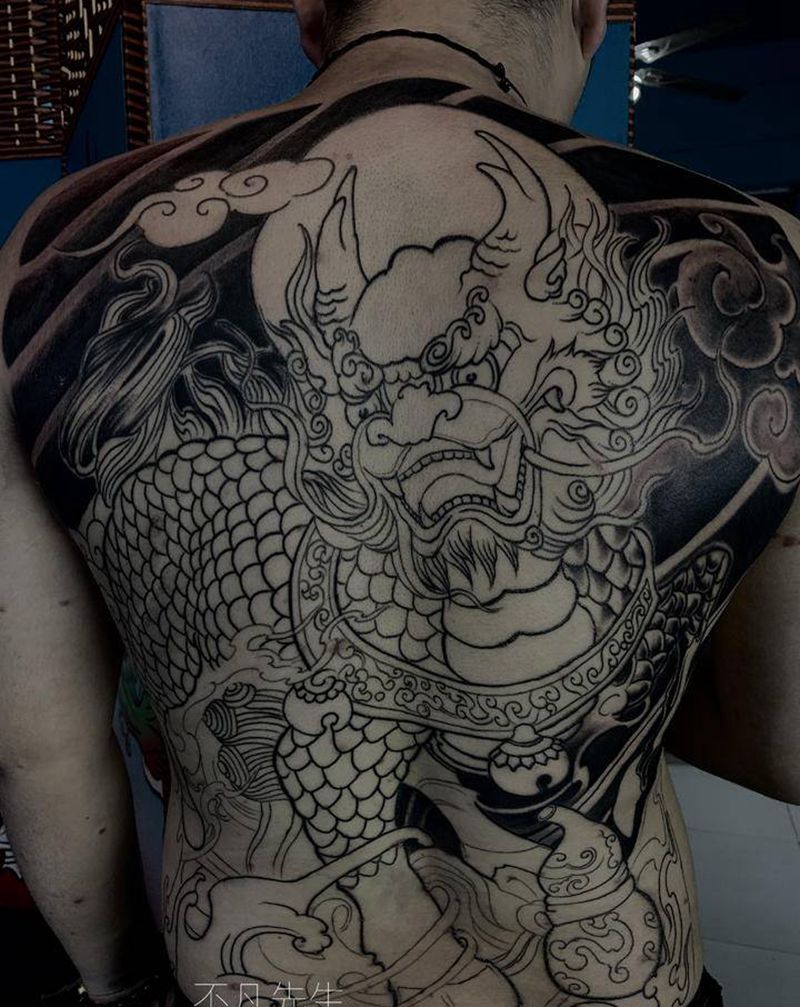 满背麒麟纹身图片_背部新传统老传统麒麟纹身图案