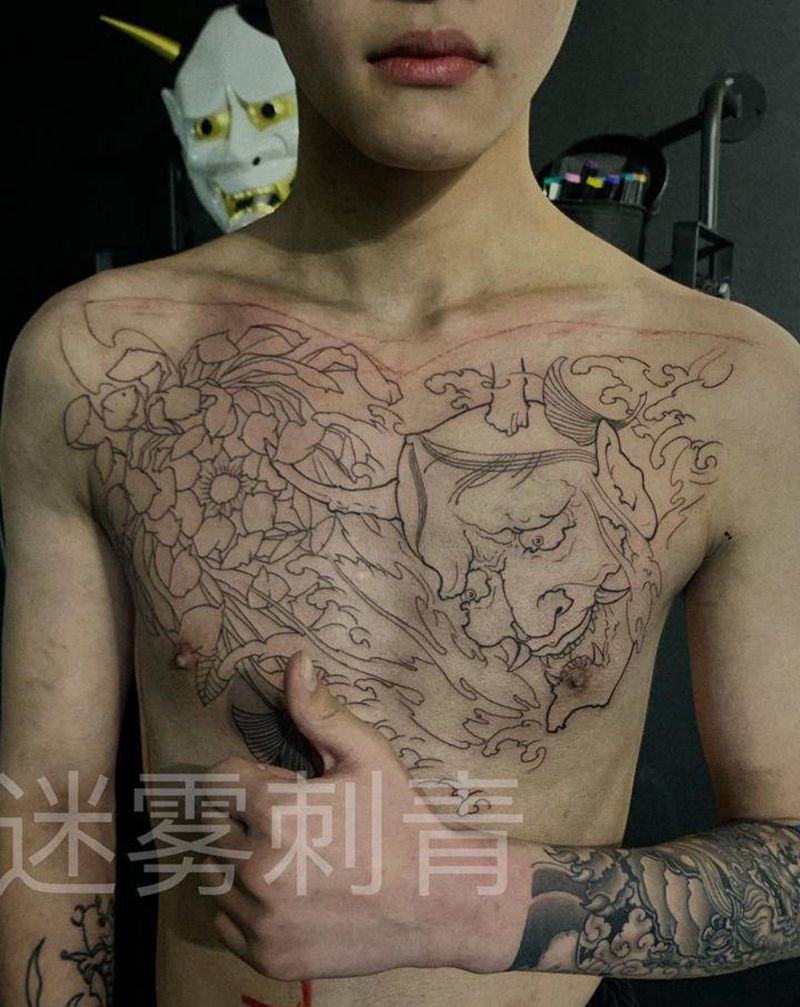 花胸纹身图片_胸部纹身图案