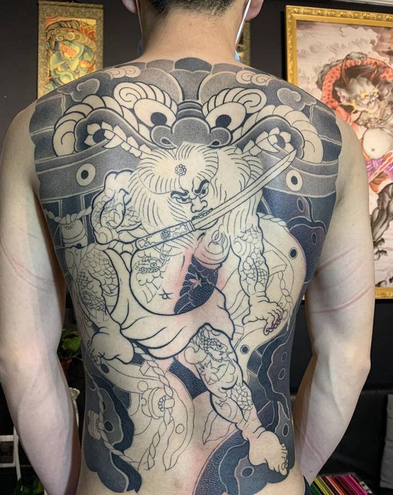 张顺纹身图片_背部纹身图案