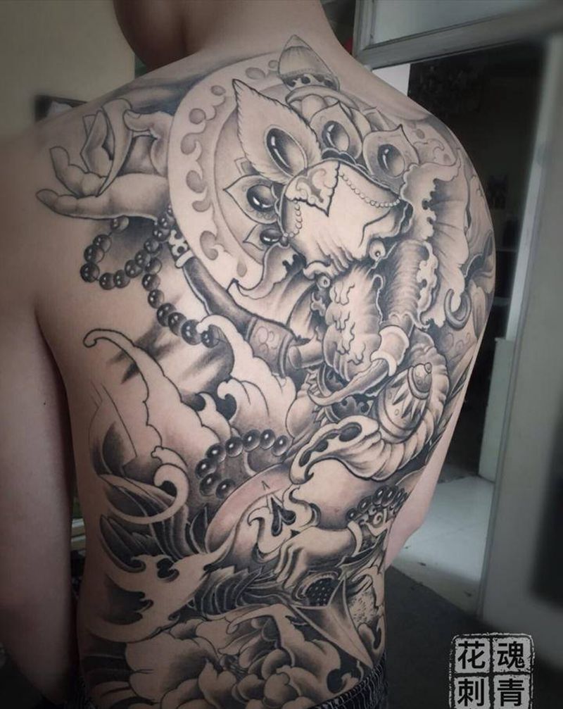 满背象神纹身图片_背部老传统新传统纹身图案