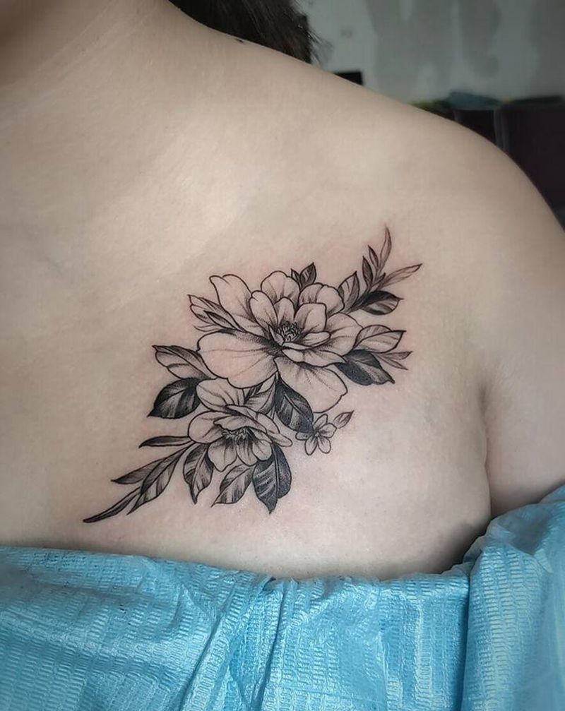 素花纹身图片_胸部肩部点刺欧美写实纹身图案