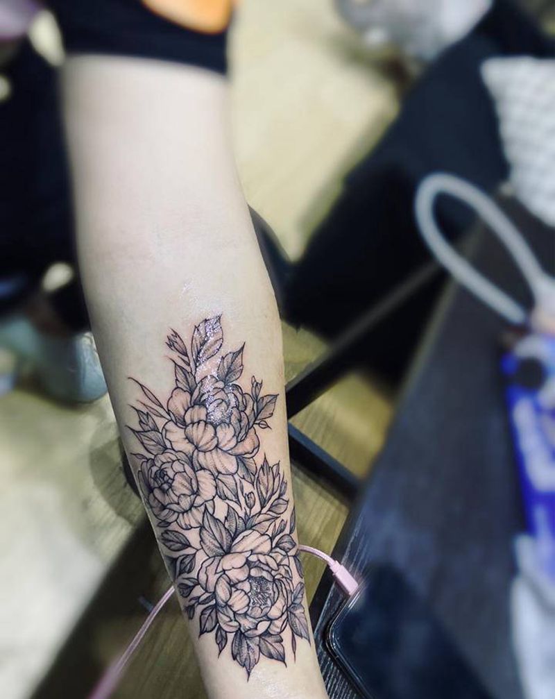 小臂素花纹身图片_手臂纹身图案