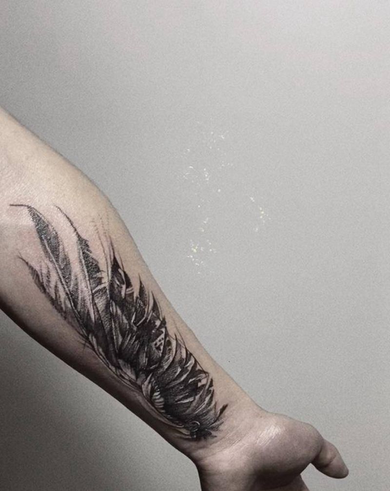 羽翅纹身图片_手臂欧美写实纹身图案