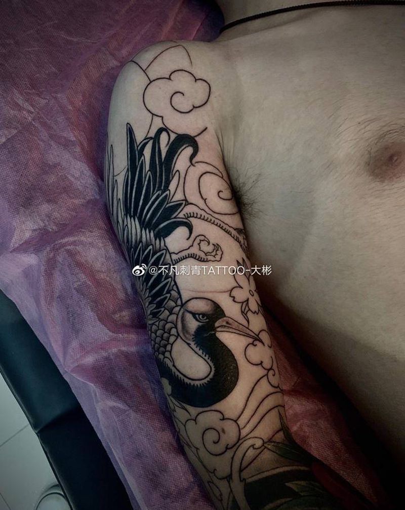 不凡·传统·仙鹤花臂纹身图片_手臂老传统新传统花臂仙鹤牡丹纹身图案