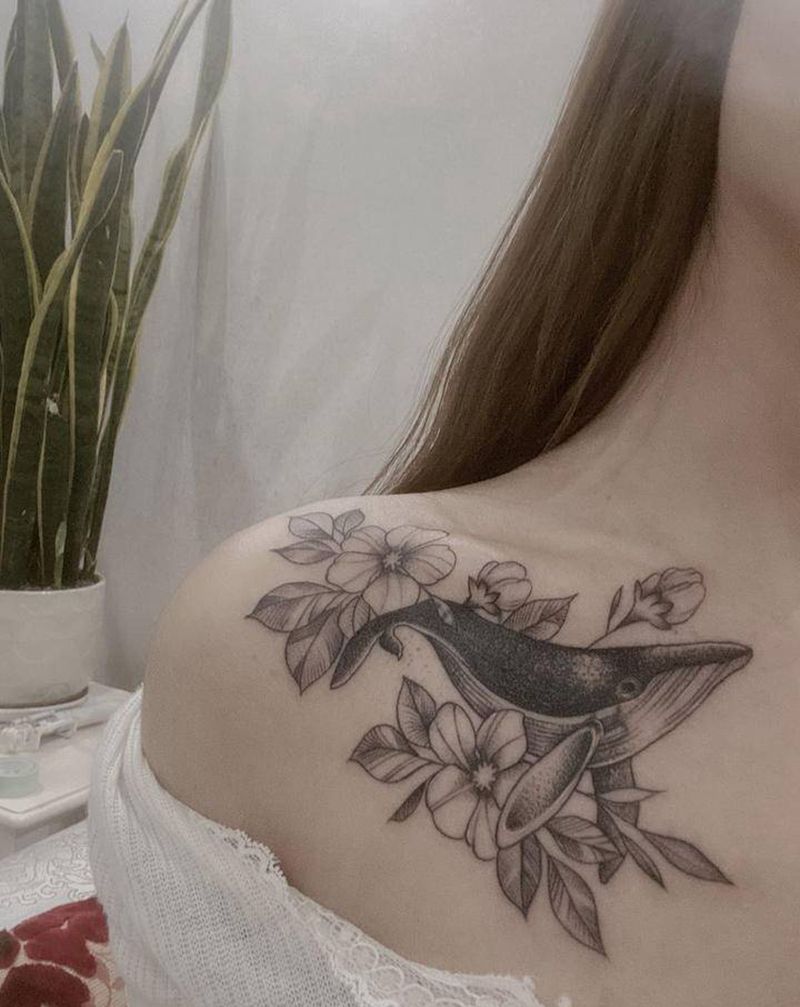 北冥有鱼，其名为鲲纹身图片_肩部胸部点刺素花鲸鱼遮盖纹身图案