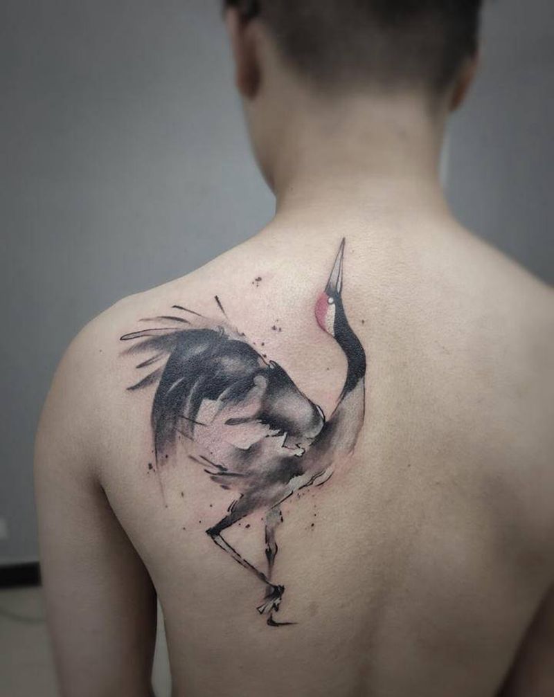 鹤纹身图片_背部肩部水墨纹身图案
