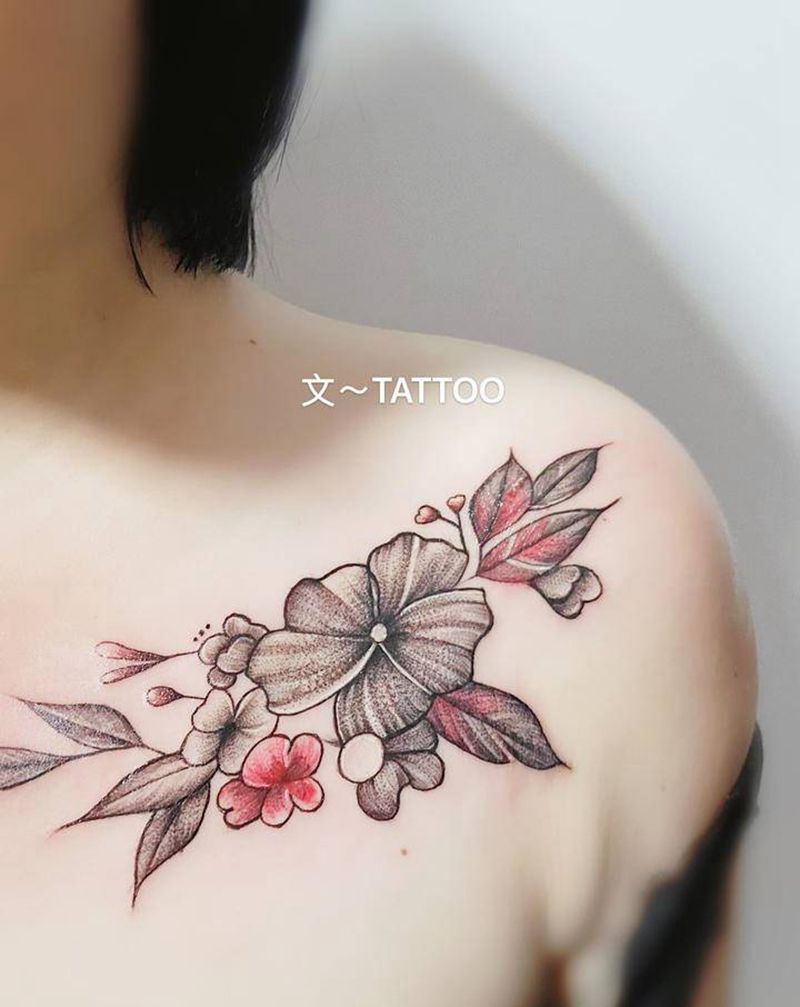 素花纹身图片_肩部胸部点刺新传统素花纹身图案