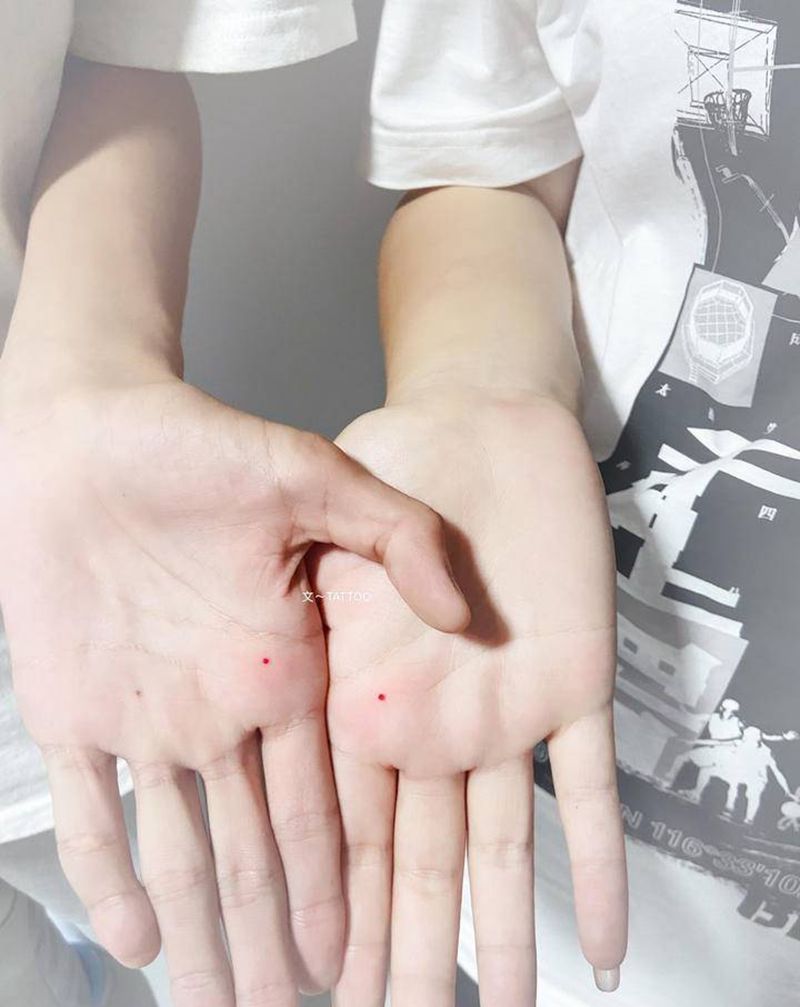 朱砂痣纹身图片_手部纹身图案