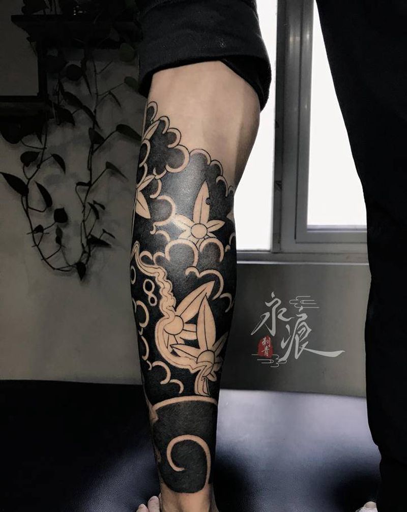 日式包小腿纹身图片_腿部老传统泡泡云枫叶包小腿纹身图案