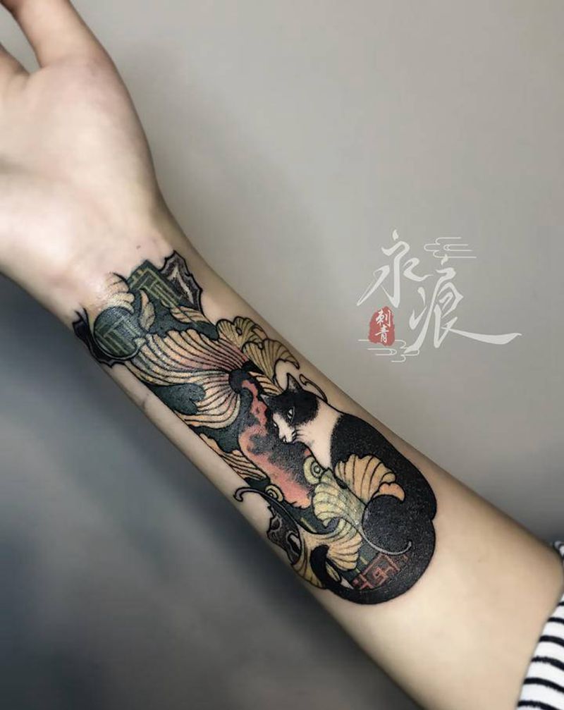 传统韵味猫咪遮盖纹身图片_手臂新传统猫咪鱼遮盖修改纹身图案