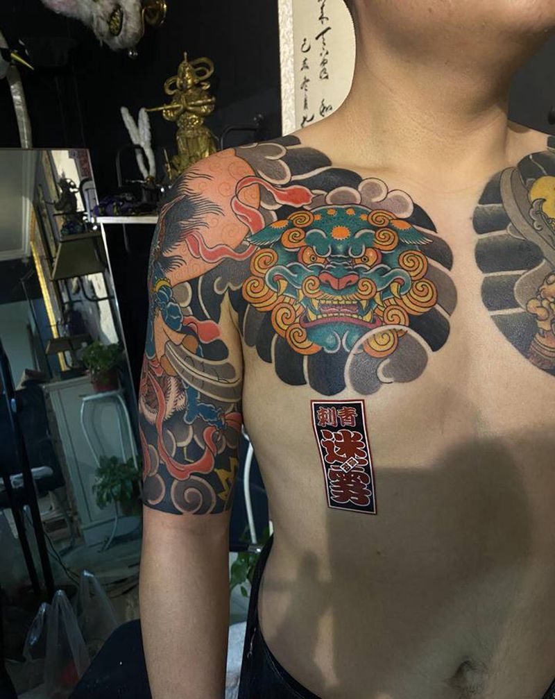 半甲纹身图片_胸部纹身图案