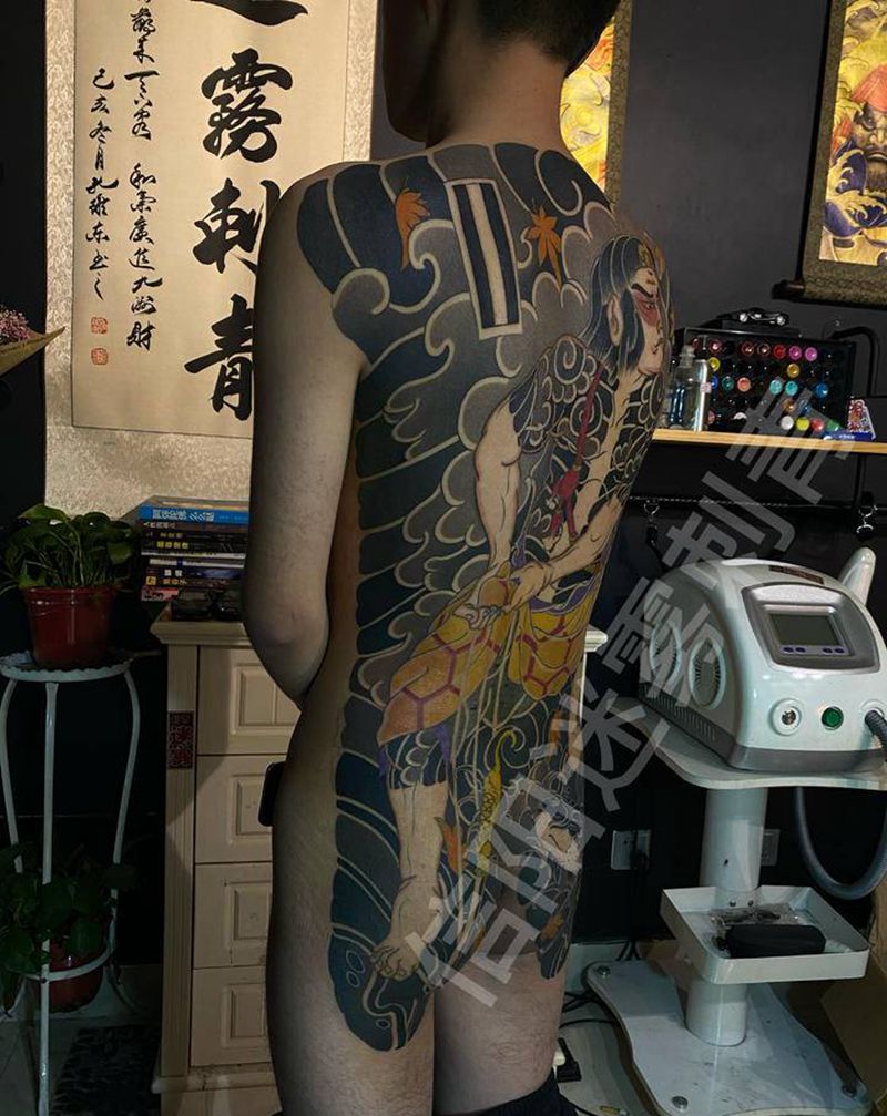满背纹身图片_背部纹身图案