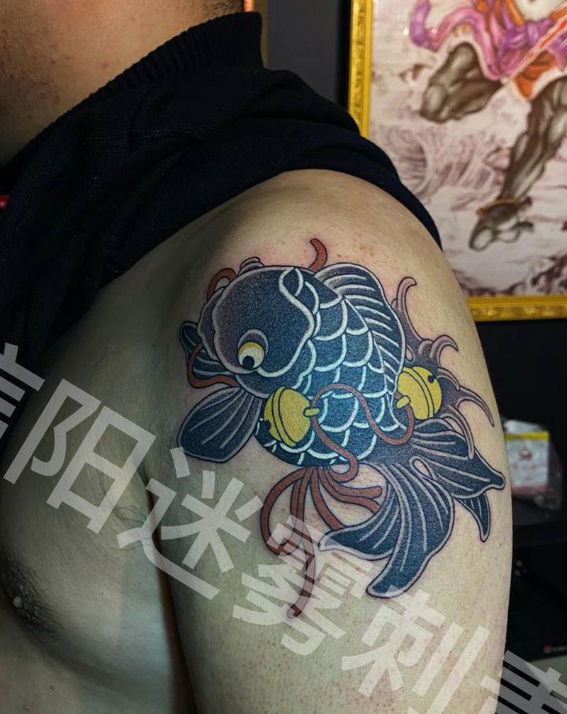 小鱼遮盖精品小图纹身图片_肩部纹身图案