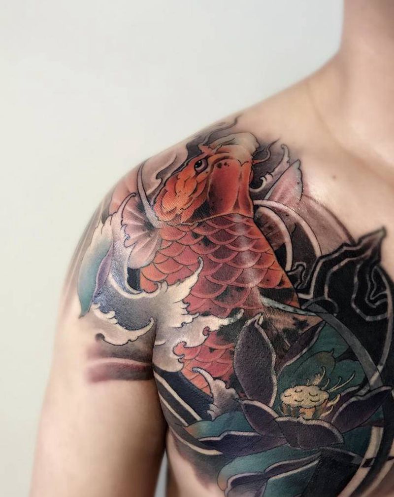 新传统鲤鱼遮盖狼头纹身图片_胸部手臂新传统遮盖鲤鱼荷花纹身图案