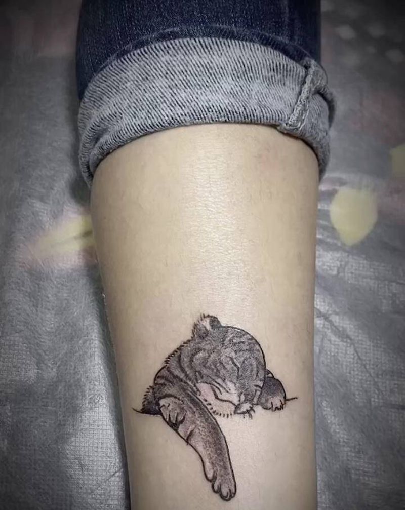 老虎纹身图片_腿部纹身图案