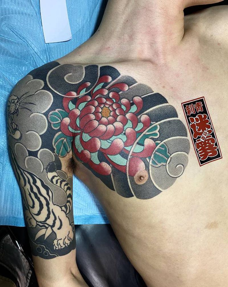 半甲纹身图片_胸部纹身图案