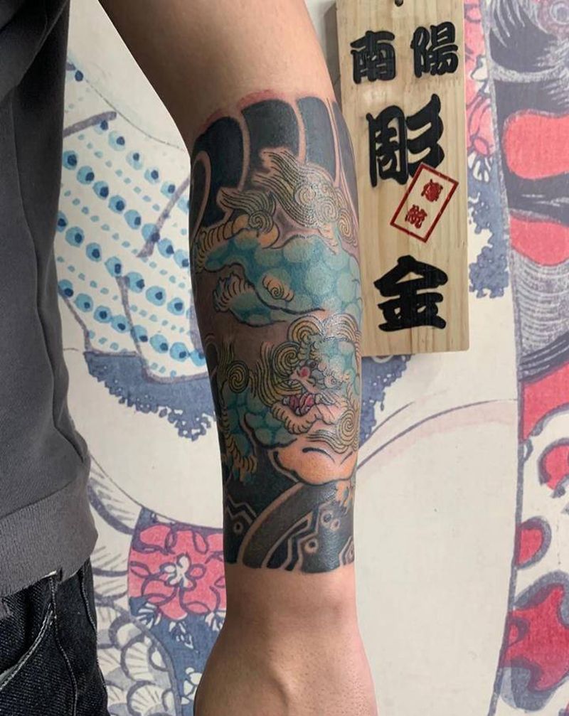 小臂唐狮纹身图片_手臂老传统唐狮纹身图案