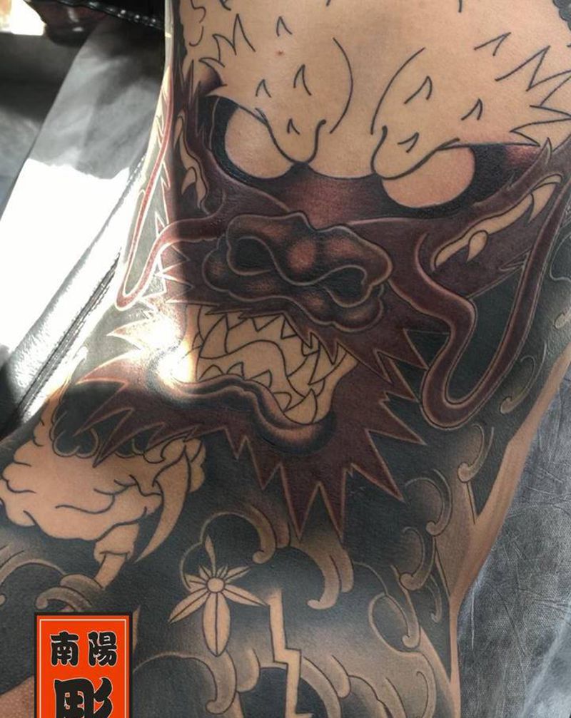 满背龙纹身图片_背部老传统龙纹身图案