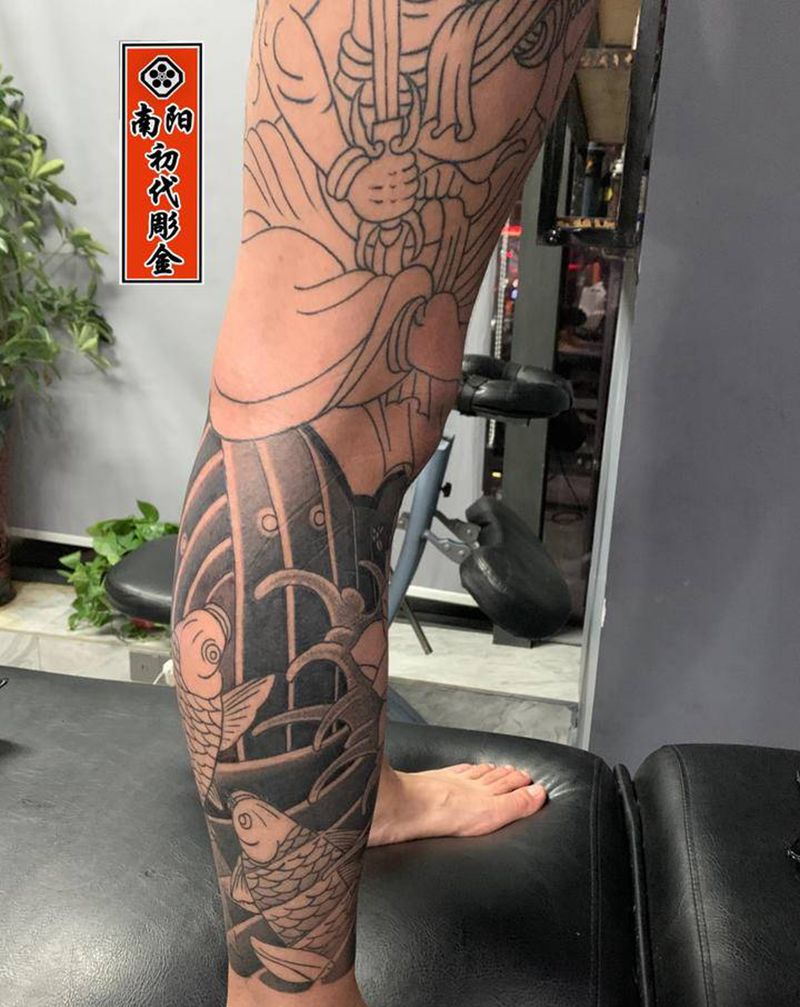 老传统花腿纹身图片_腿部老传统不动明王纹身图案