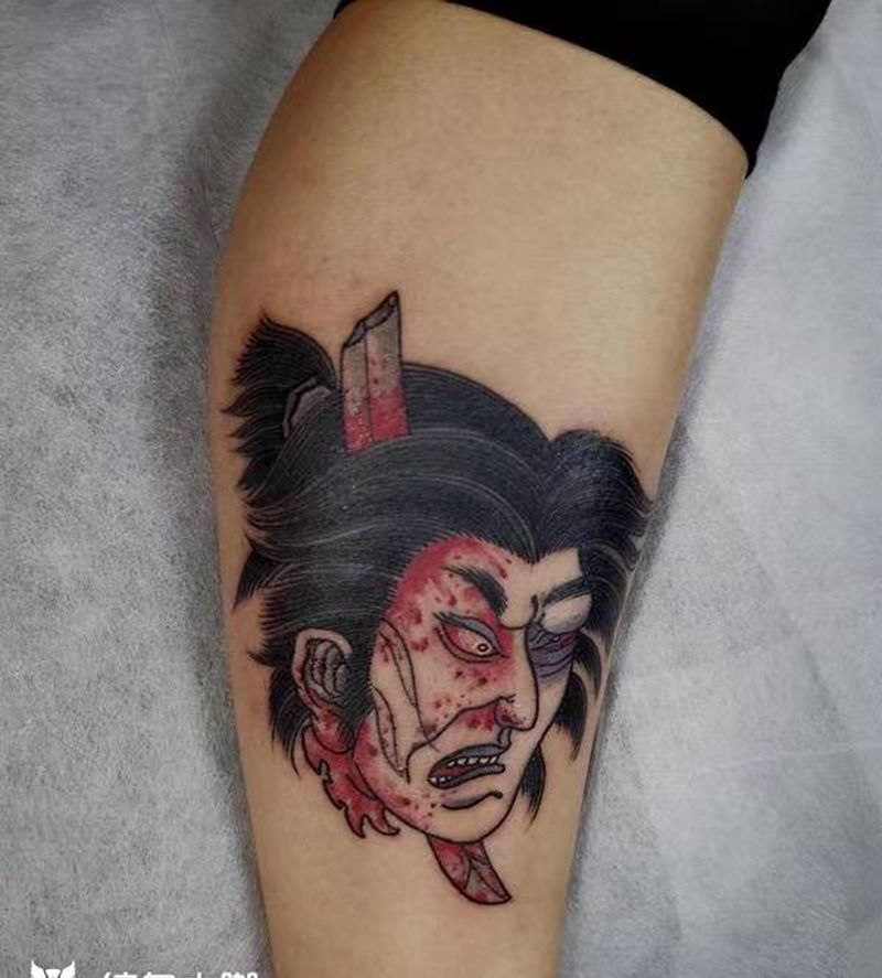 生首纹身图片_腿部老传统生首纹身图案