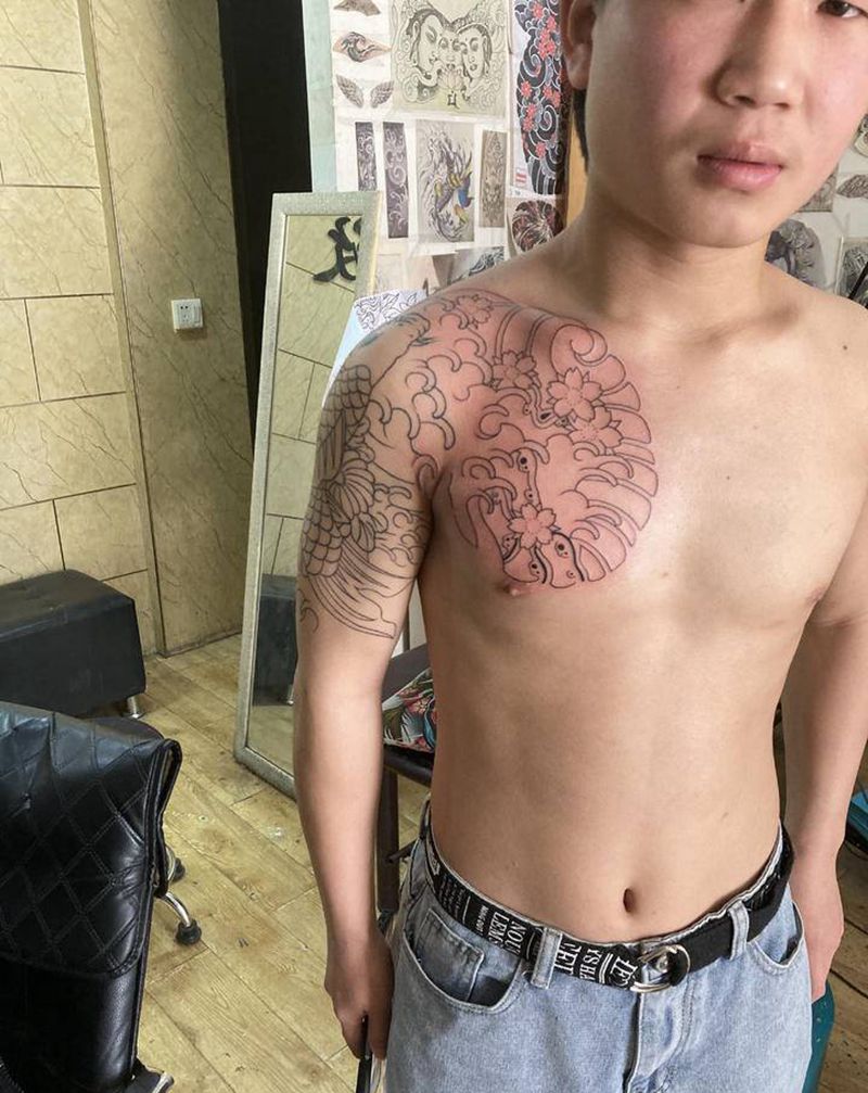 半甲纹身图片_胸部手臂老传统纹身图案