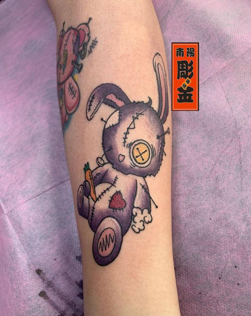 卡通兔子纹身图片_手臂新传统兔子纹身图案