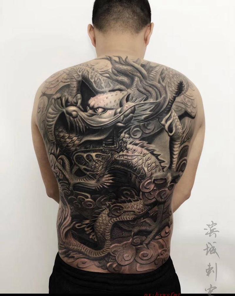 石雕龙纹身图片_背部纹身图案