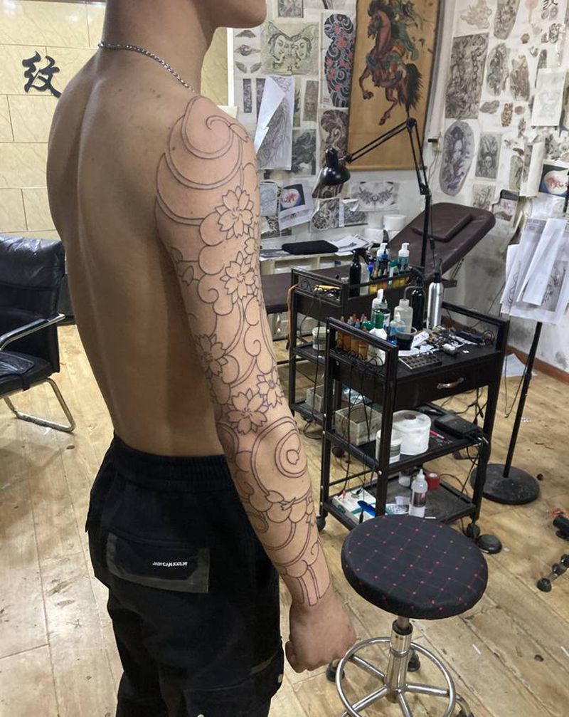 樱花臂纹身图片_手臂老传统纹身图案