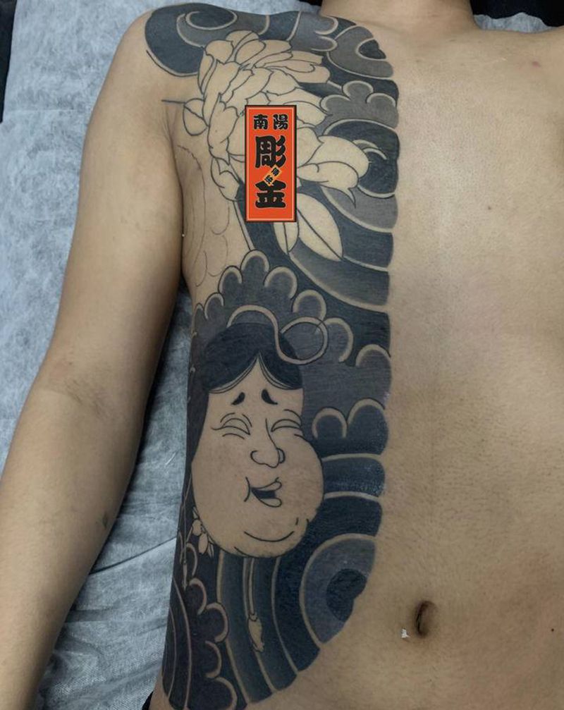 开衫纹身图片_腹部老传统纹身图案